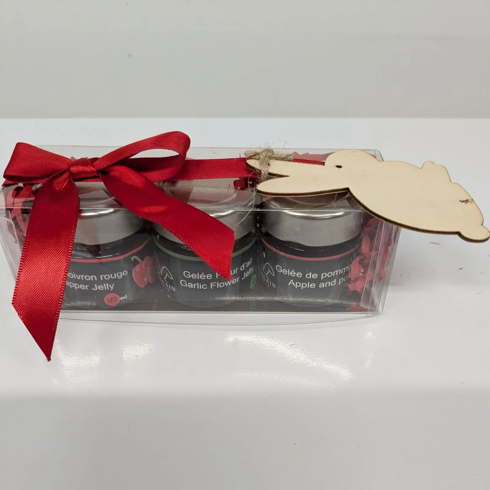 Mallain Lapin Gourmet Pairings: three jellies, red pepper, garlic scape and apple-port, red ribbon