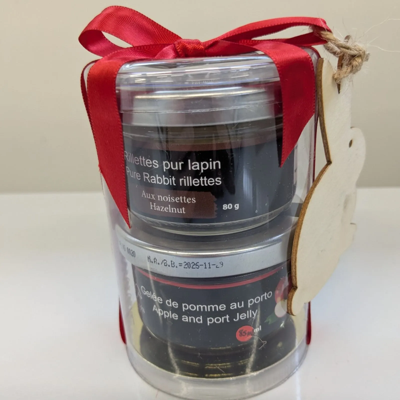 Mallain Lapin gift set with a black ribbon