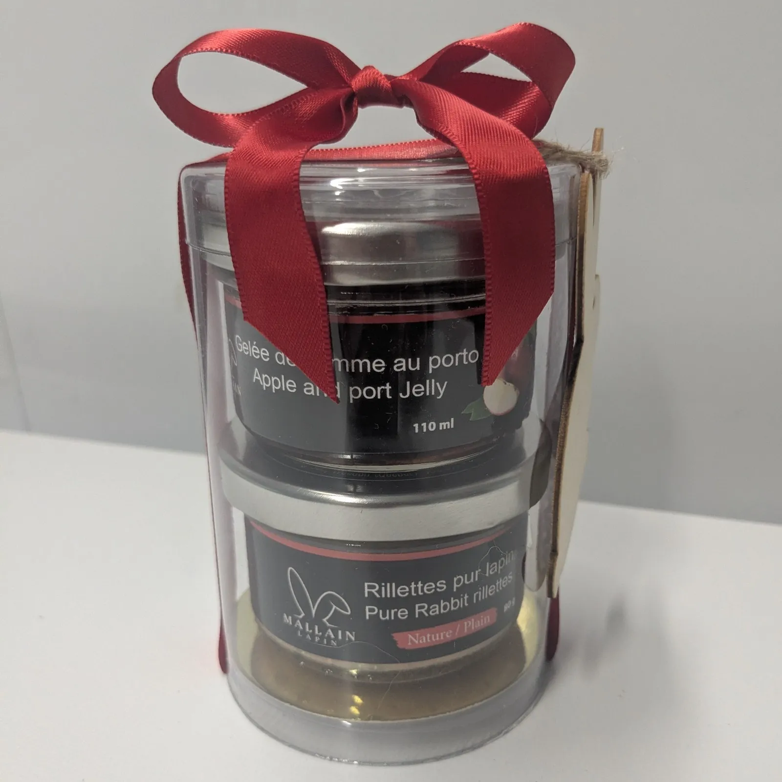 Mallain Lapin gift set with a red ribbon