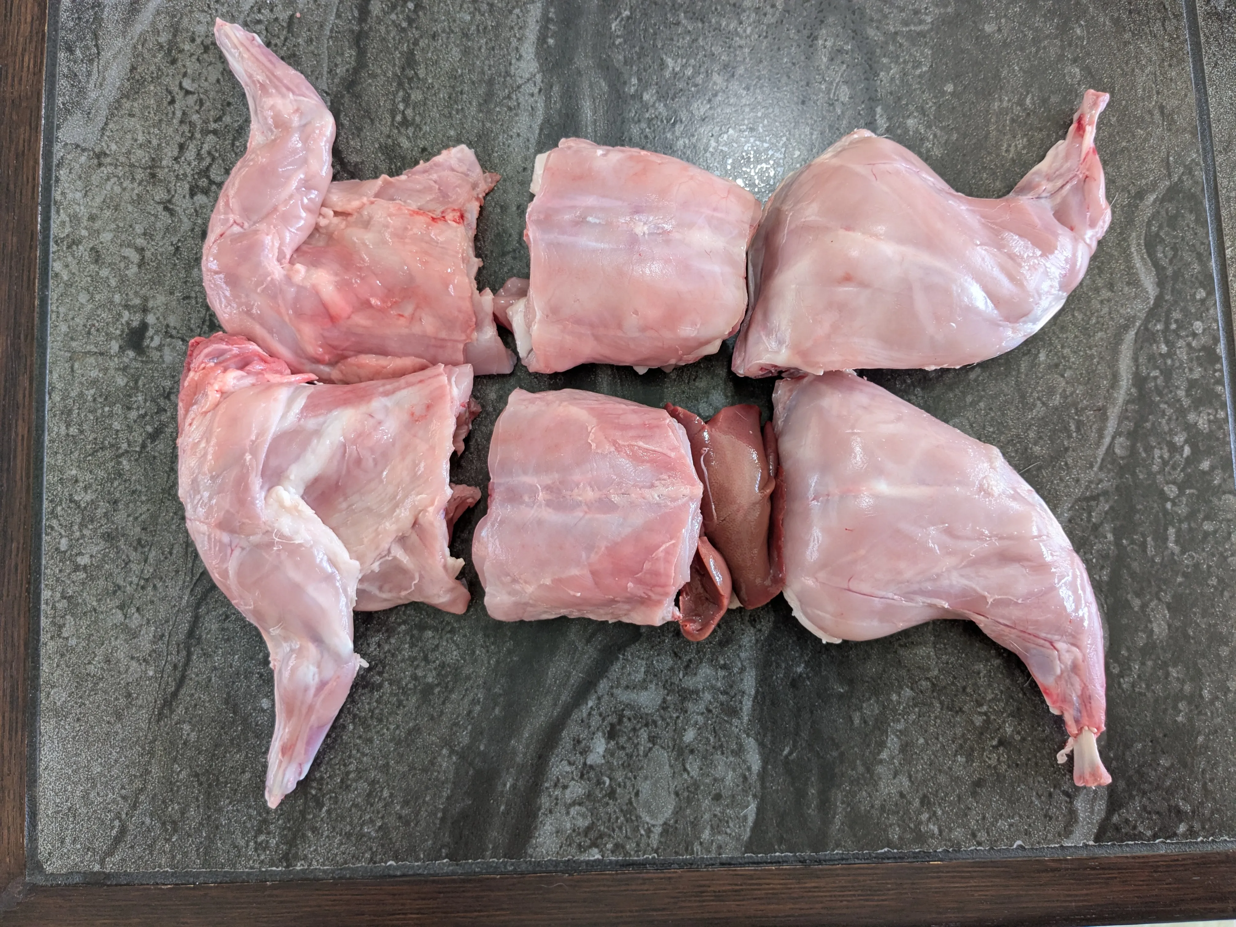Lapin coupé en 6 morceaux