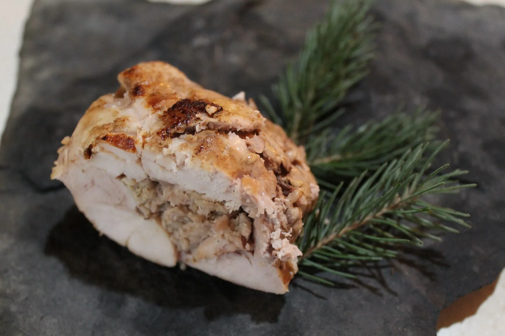 Paupiette de lapin cuite, tranchée