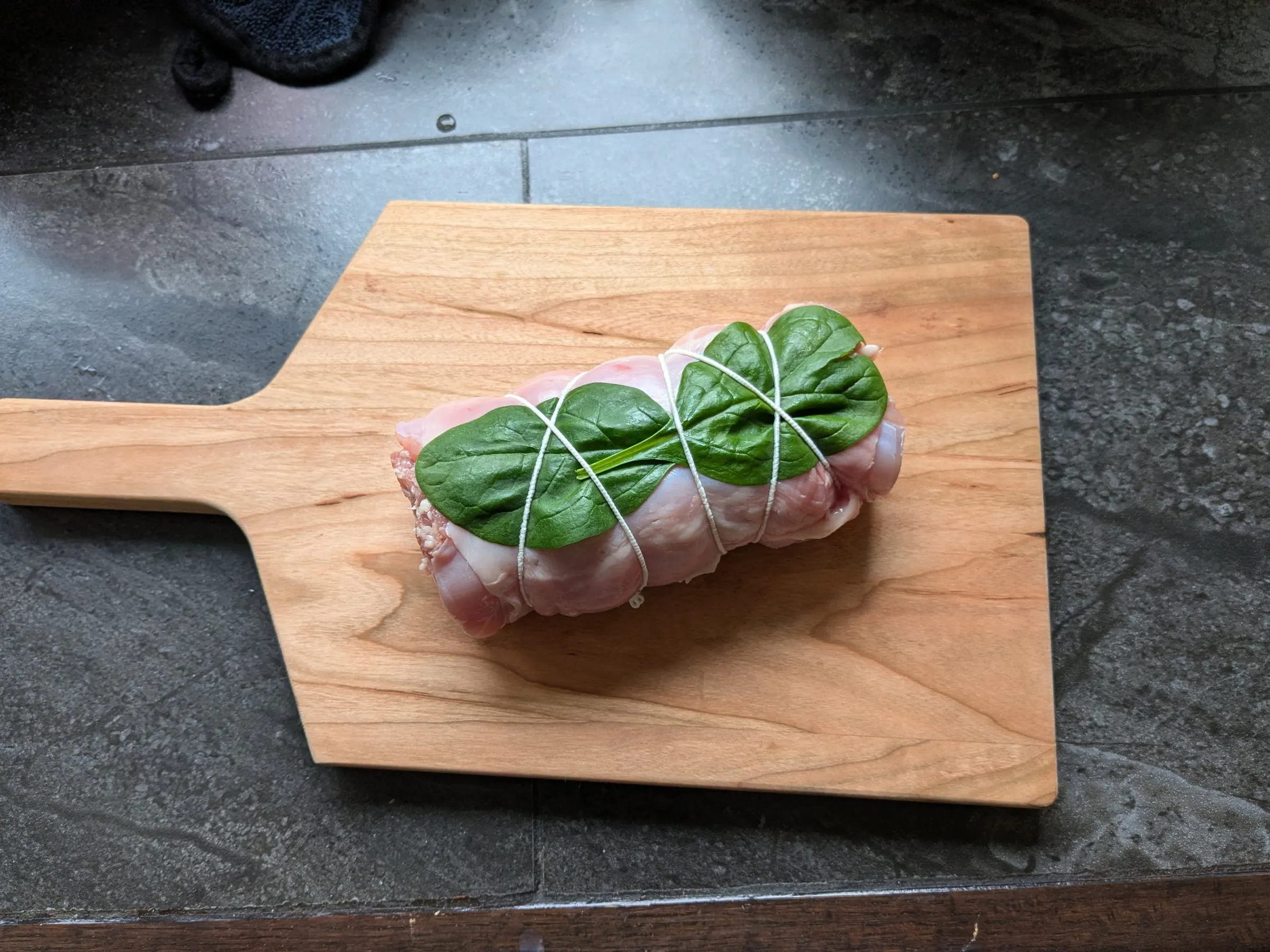 Râble farci aux poivrons grillés